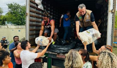 Enchentes no RS: Conab entrega 460 cestas de alimentos para cozinhas, em Porto Alegre