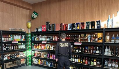 Polícia Federal reprime importação ilegal de bebidas, em Santa Maria