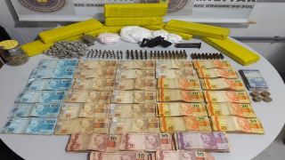 Brigada Militar prende homem com 7kg de drogas, arma, munições e 35 mil reais, em Rio Grande 