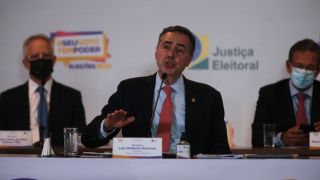 Ministro Barroso diz que abstenção de eleitores foi maior que o desejável