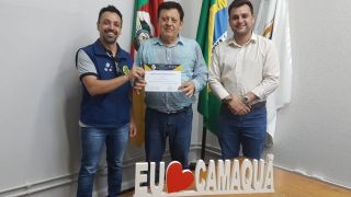 Poder Executivo de Camaquã recebe Certificado de Reconhecimento do Lions Clube Universitário