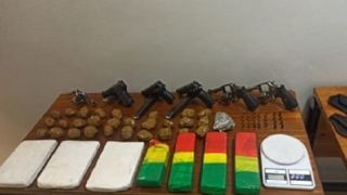 Brigada Militar prende homem com grande quantidade de armas e droga, em Camaquã