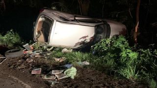 Motorista embriagado é preso após perder controle e capotar carro no km 78 da ERS 030, em Osório