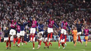 França supera a Inglaterra em jogo com dois pênaltis contra e avança à semifinal