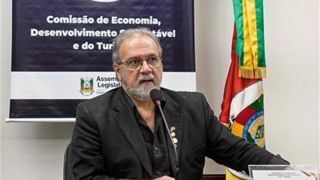 Deputado Victorino cobra medidas urgentes para a evitar doença que ameaça a produção de cítricos