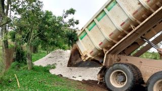 Prefeitura de Capão do Leão está realizando a entrega de calcário aos produtores do município
