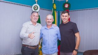 Novo Presidente da Câmara de Vereadores de Pantano Grande é recebido pelo Prefeito e Vice-Prefeito