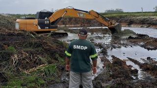 Prefeitura de Rio Grande inicia escavação de açudes para produtores e pecuaristas locais