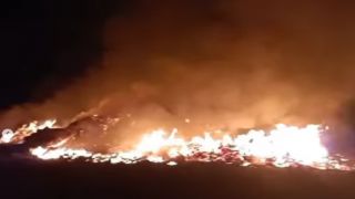 Corpo de Bombeiros combatem incêndio de grande proporção, em aterro sanitário, em Eldorado do Sul 