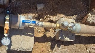 Corsan instala equipamento que estabiliza pressão da água para evitar ruptura de rede, em Chuvisca