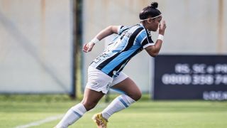 Dudinha, meia do Grêmio, celebra retorno aos gramados após lesão:  “Recomeço”  