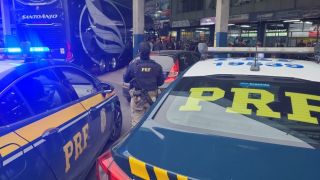 Com ajuda do localizador do celular, PRF recupera carro roubado e prende homem em Porto Alegre