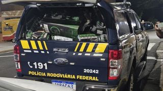PRF prende contrabandista, em Alegrete, com carga de 26 mil maços de cigarros