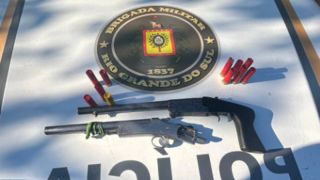 Homem é preso pela Brigada Militar, por porte ilegal de arma de fogo, em Montenegro