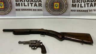 Menor é apreendido pela Brigada Militar por posse de arma na Getúlio Vargas, em Rio Grande
