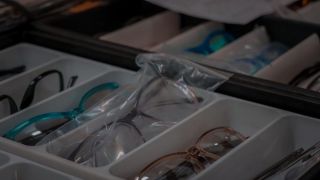 Avaliação oftalmológica e doação de óculos para alunos de escolas, em Eldorado do Sul 