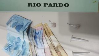 Homem é preso por tráfico de drogas, pela BM, no Parque São Jorge, em Rio Pardo