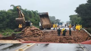 Após pavimentação ceder, DNIT inicia a recuperação do km 132 da BR-290, em Eldorado do Sul