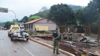 Brigada Militar auxilia a população atingida pelas fortes chuvas em Barra do Rio Azul e Aratiba