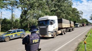 PRF e DNIT liberam 137 caminhões que estavam parados entre Itaara e Santa Maria