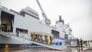 164 toneladas de doações: Navio PHN Atlântico, da Marinha do Brasil, atraca em Rio Grande